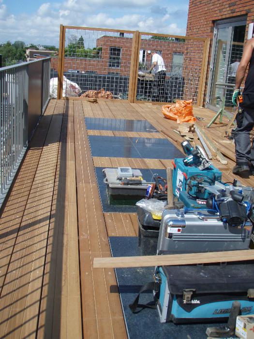 Bankiray vlonder dak terras met basalt tegels